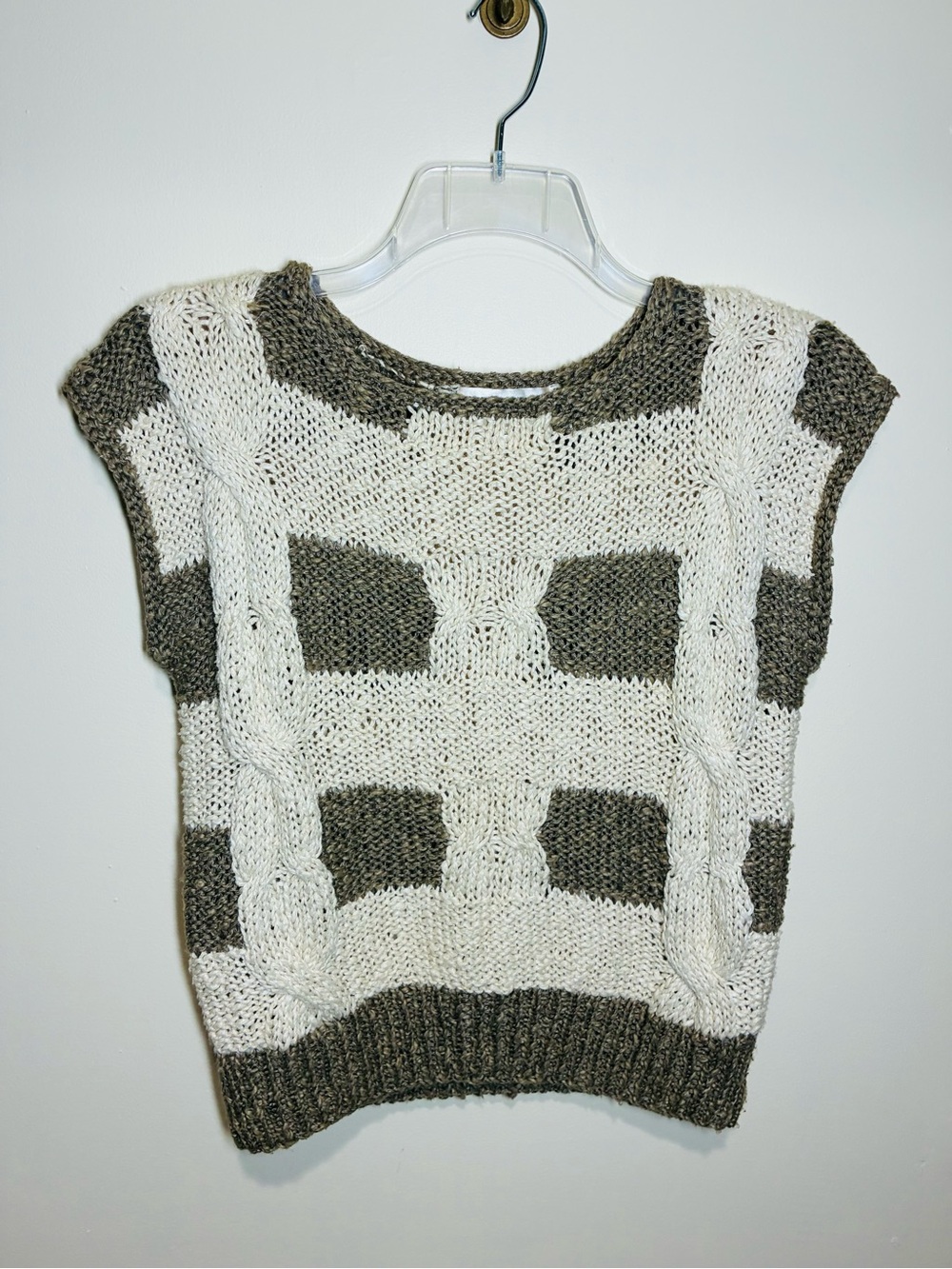 Yves Jennet Vtg Chunky Cable Sweater Vest in Cream and Brown